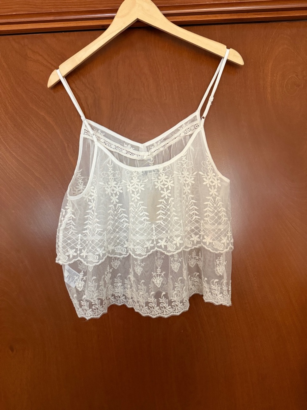 American Eagle Outfitters White Lace Embroidered Cami - Picture 3 of 4